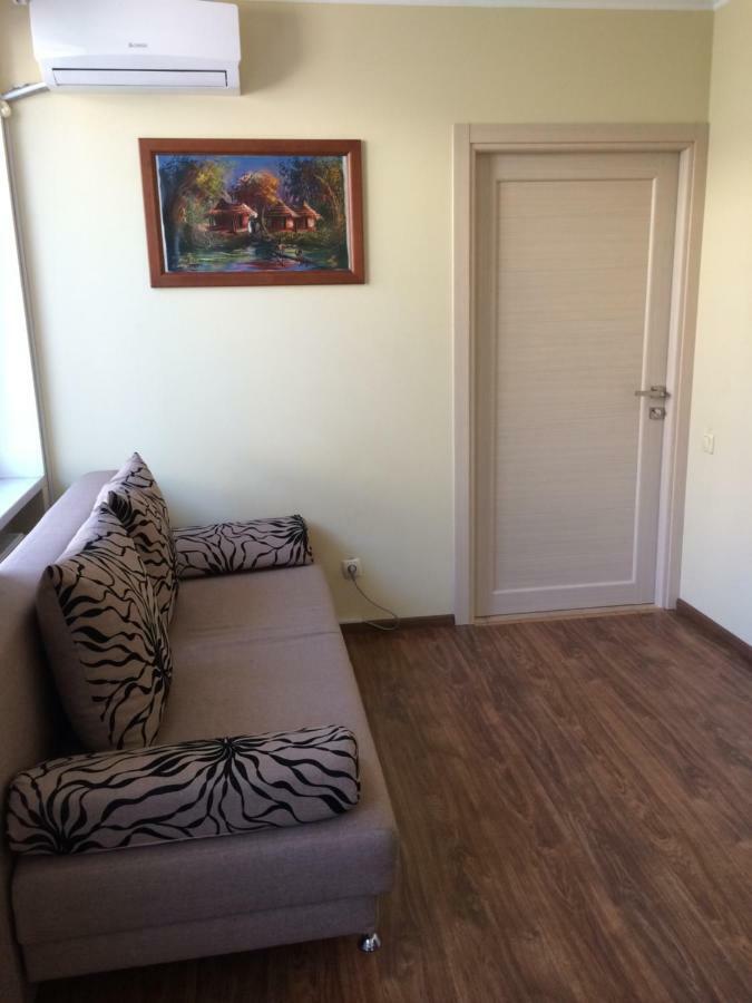 Room In The Guest House โอเดสซา ภายนอก รูปภาพ