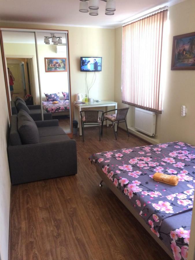 Room In The Guest House โอเดสซา ภายนอก รูปภาพ